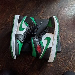Air Jordan 1 Pine Green Mid Size 8